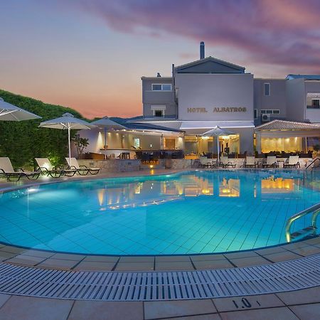 Albatros Hotel Сивота Экстерьер фото