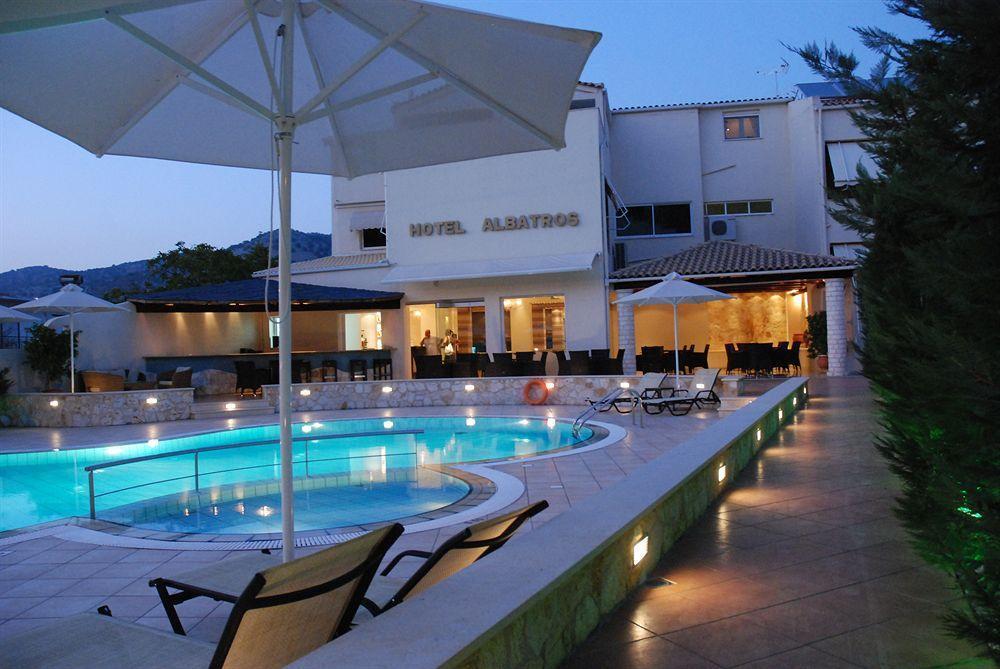 Albatros Hotel Сивота Экстерьер фото