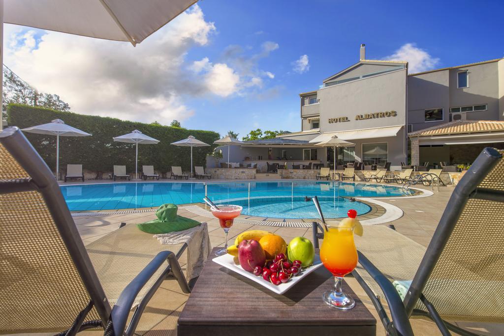 Albatros Hotel Сивота Экстерьер фото
