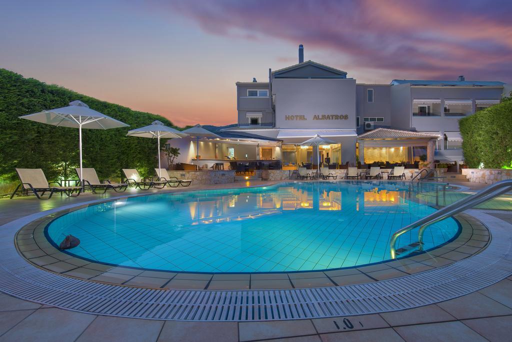 Albatros Hotel Сивота Экстерьер фото