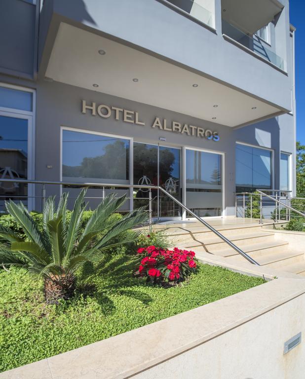 Albatros Hotel Сивота Экстерьер фото